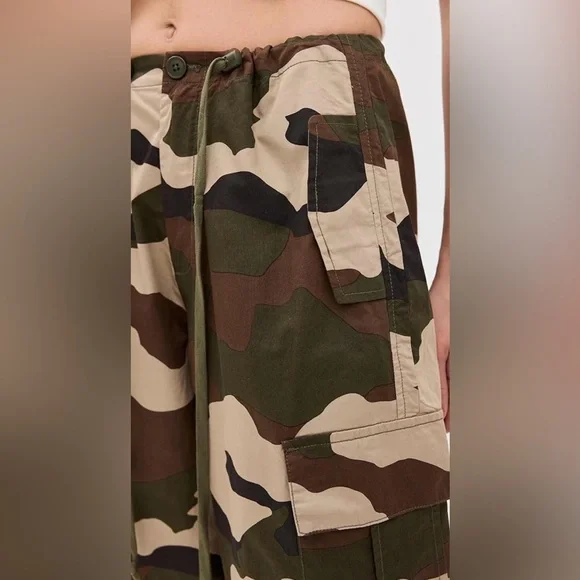 Good American Camo Parachute Pants, SMALL NWT - Picture 4 of 5